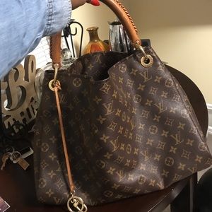 Louis Vuitton Artsy MM